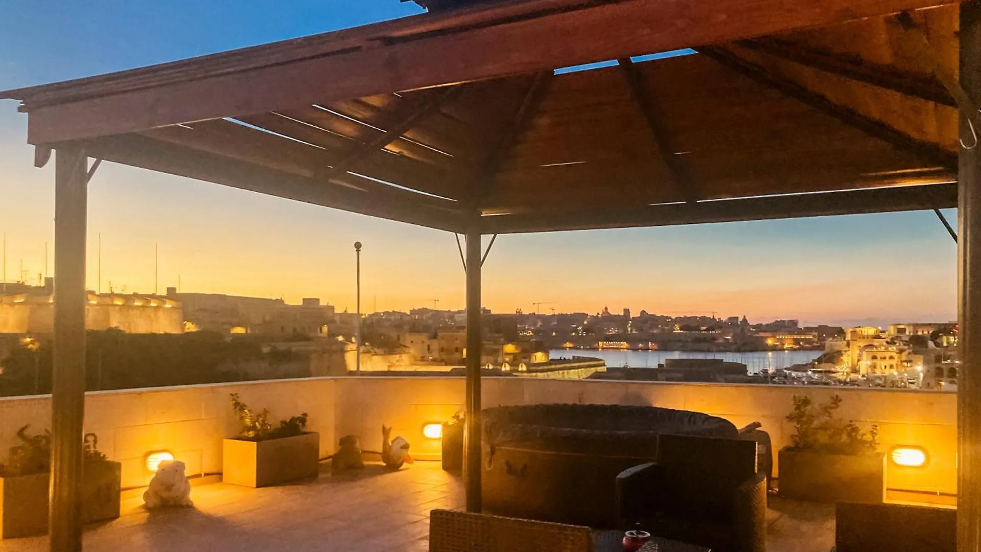 Valletta And Grand Harbour Lookout Kalkara 0*,